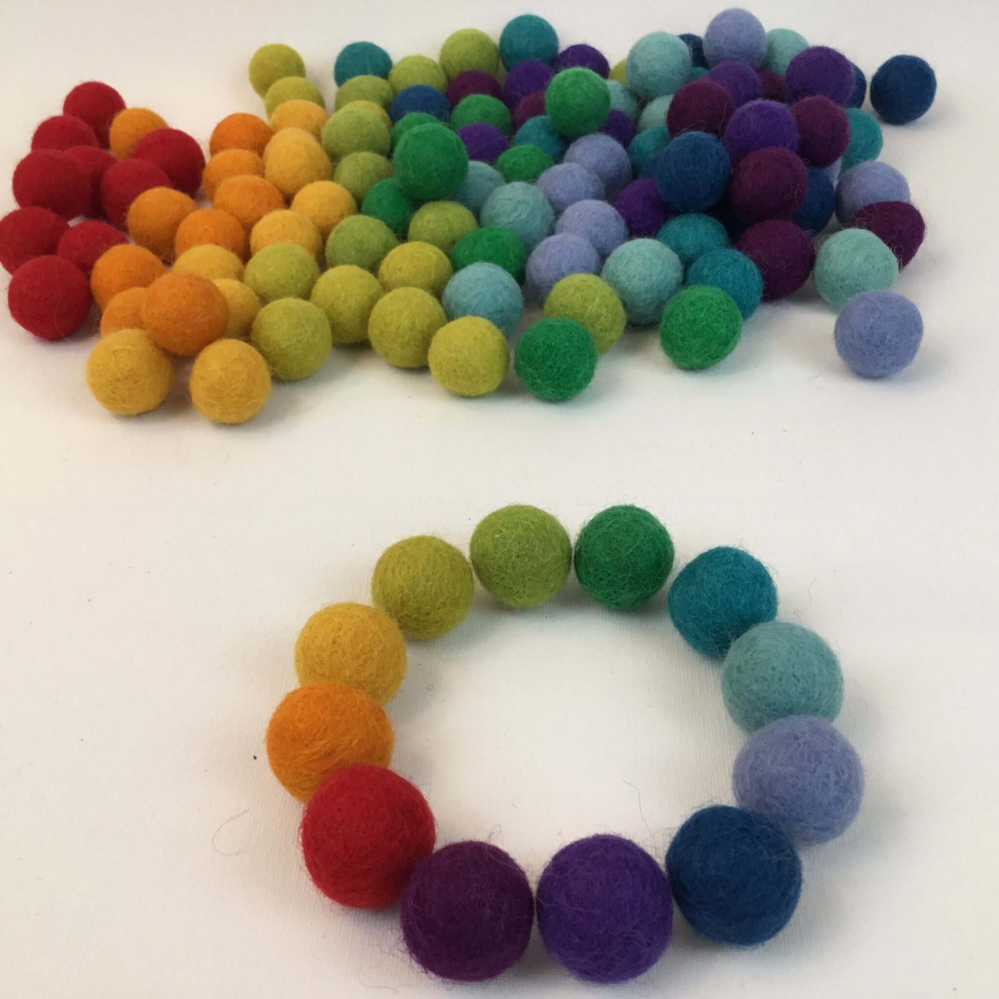 Filzkugeln Regenbogen bunt – Bild 2